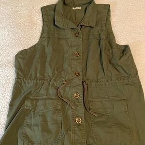 Maurices Olive Green Utility Vest unknown size. Fits like xl